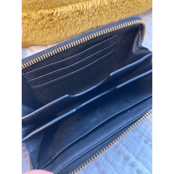 Michael Kors Zip Around Wallet Black and Gold Jet Set - Picture 4 of 6